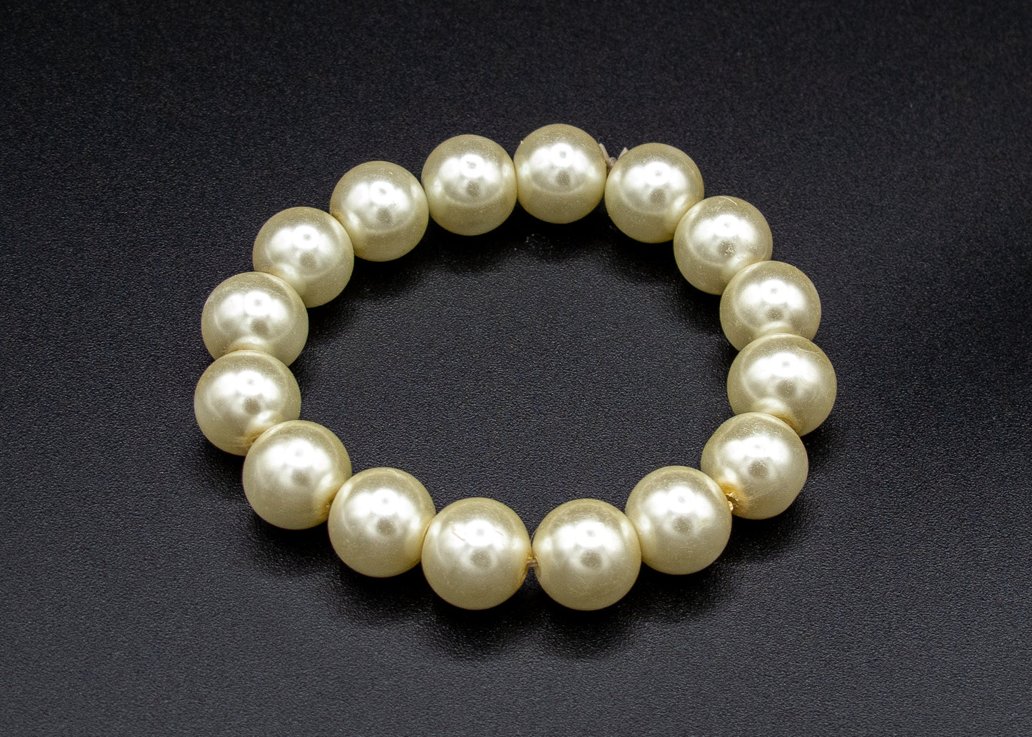 Julia-  Pearl Bracelet