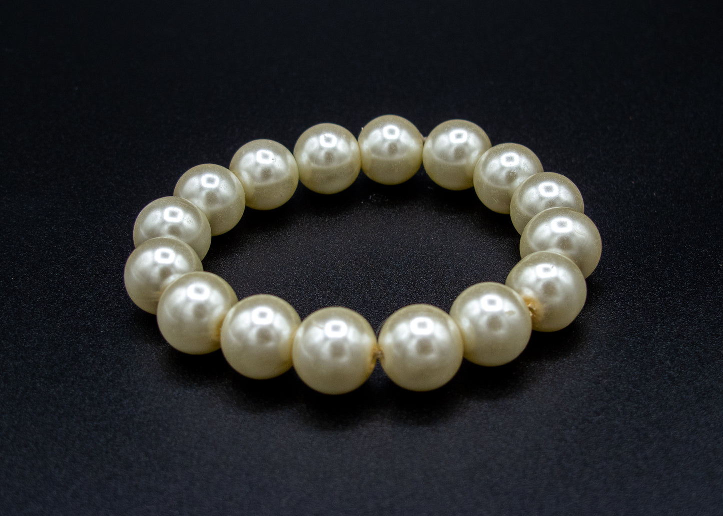Julia-  Pearl Bracelet