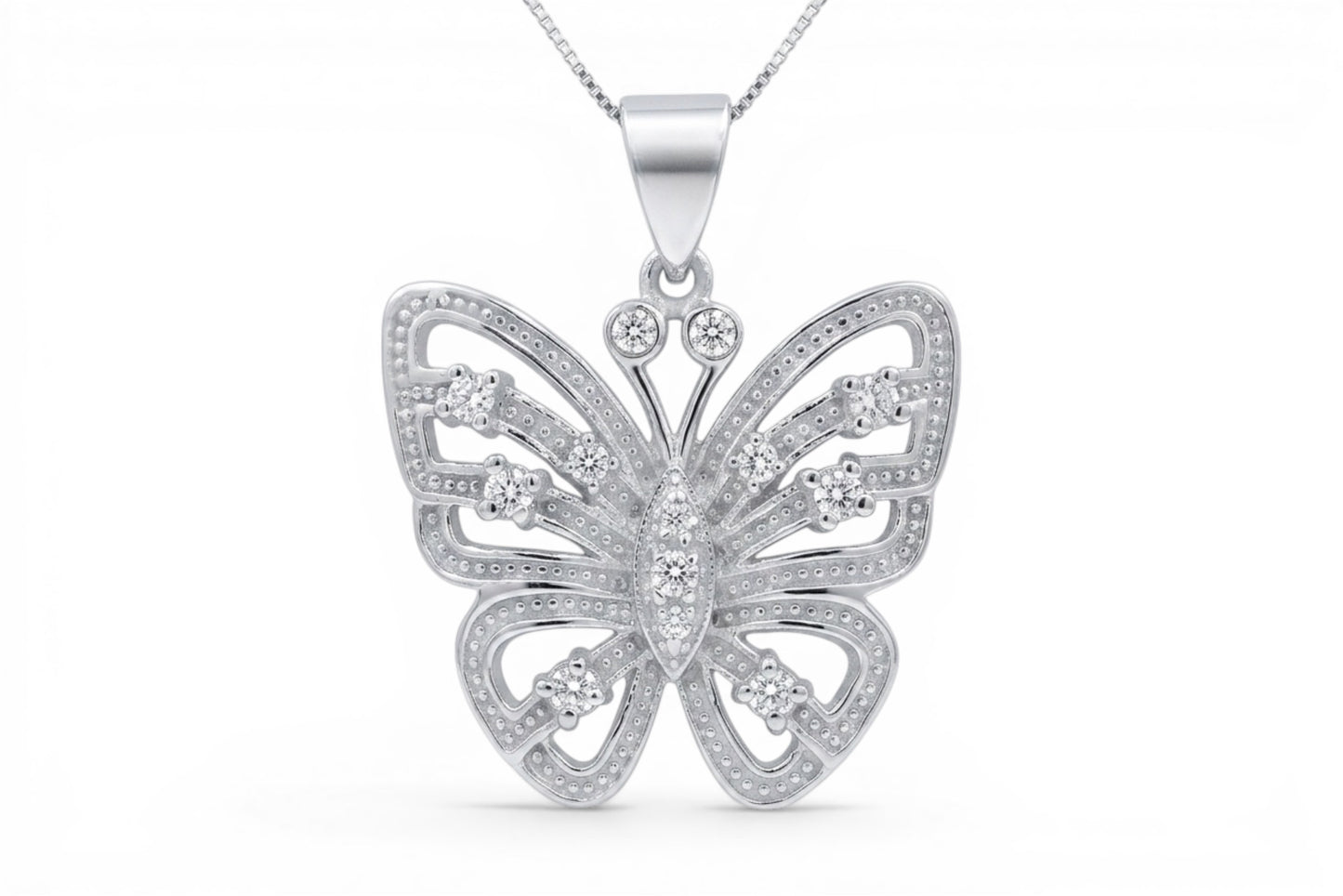 Nadia - Pendentif papillon en argent sterling avec zircones cubiques sur une chaîne en argent sterling