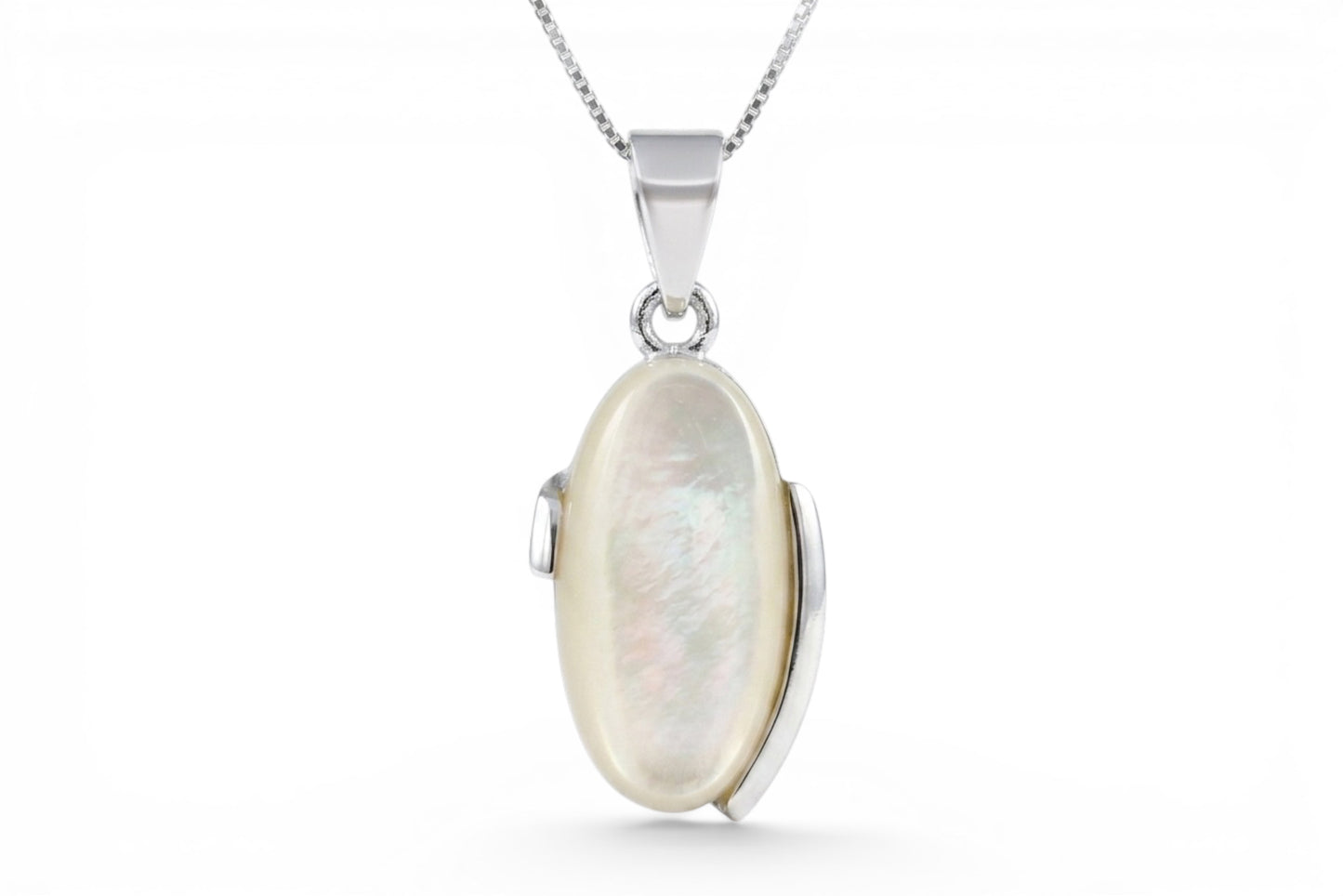 Diana - Pendentif en argent sterling serti d'un ovale en nacre sur une chaîne en argent sterling