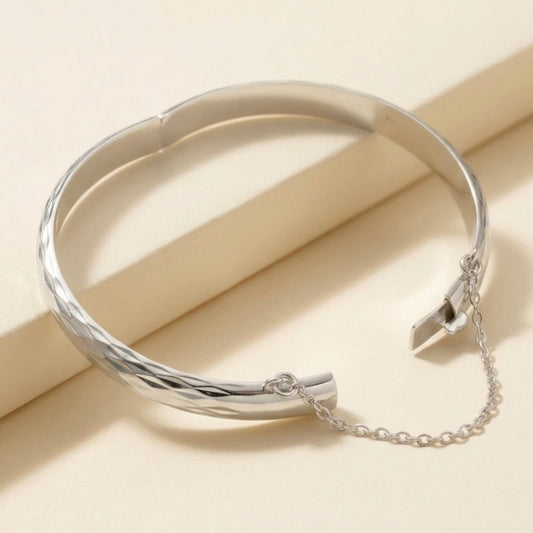 Natalia - Sterling Silver .925 Hammered Style Hinged Bangle